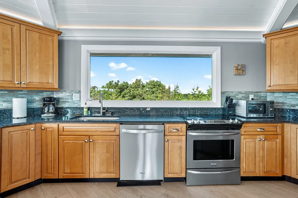 76 Washque Avenue Edgartown MA 02539