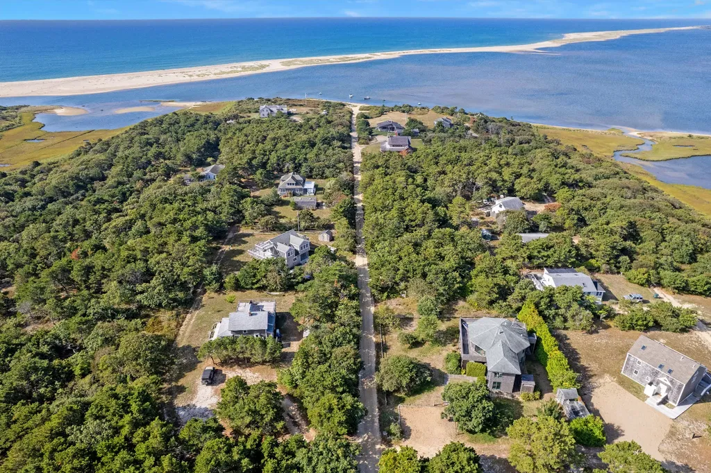 76 Washque Avenue Edgartown MA 02539
