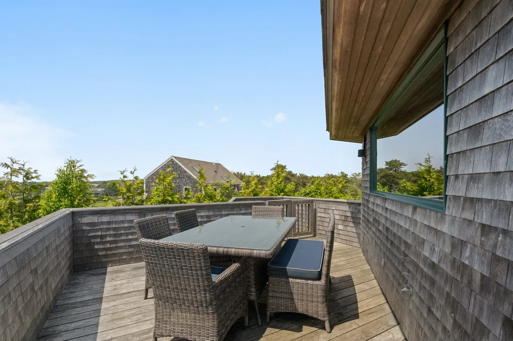 76 Washque Avenue Edgartown MA 02539