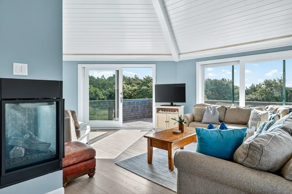76 Washque Avenue Edgartown MA 02539