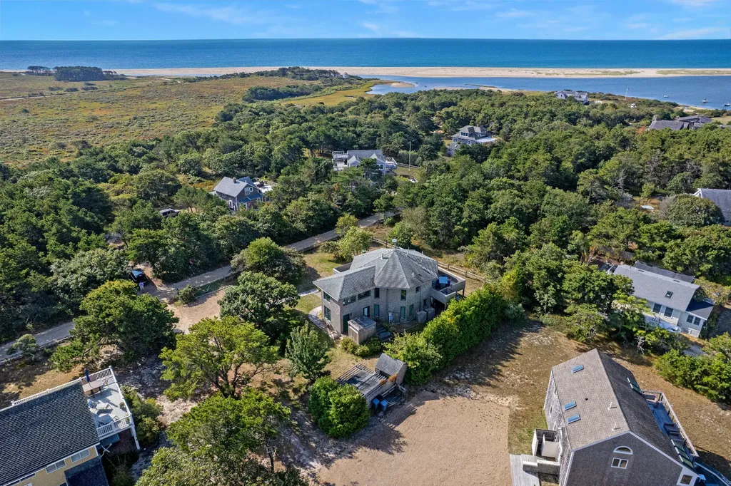 76 Washque Avenue Edgartown MA 02539