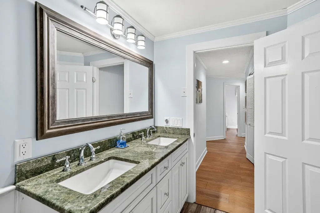 76 Washque Avenue Edgartown MA 02539