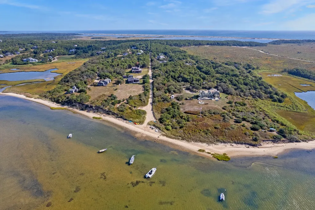 76 Washque Avenue Edgartown MA 02539