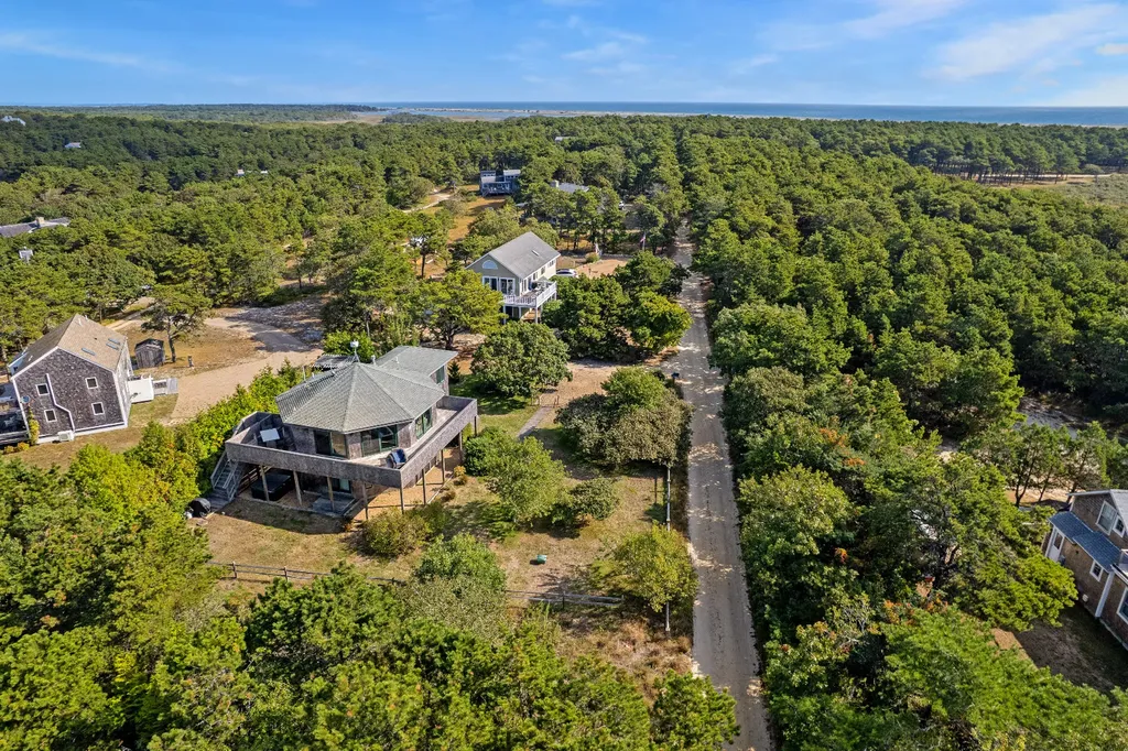 76 Washque Avenue Edgartown MA 02539