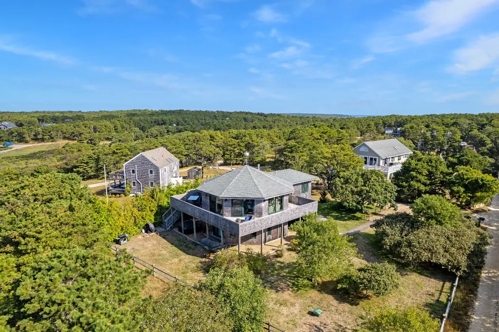 76 Washque Avenue Edgartown MA 02539