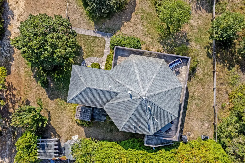 76 Washque Avenue Edgartown MA 02539