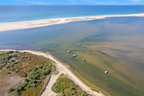 76 Washque Avenue Edgartown MA 02539