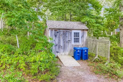 81 Leland Avenue Vineyard Haven MA 02568