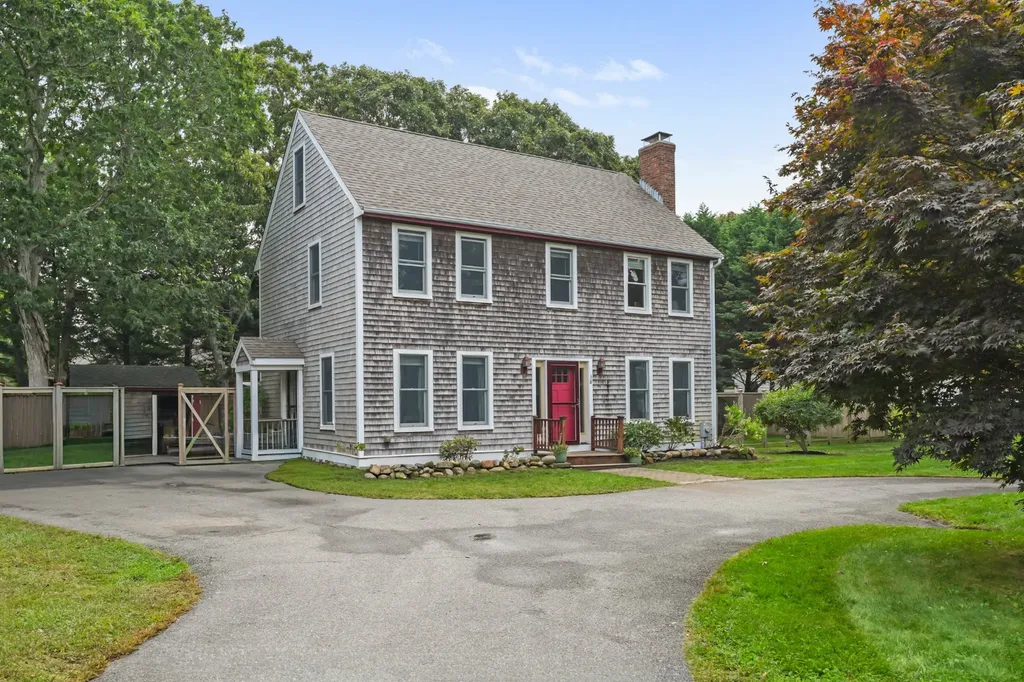 38 Rogers Way Oak Bluffs MA 02557