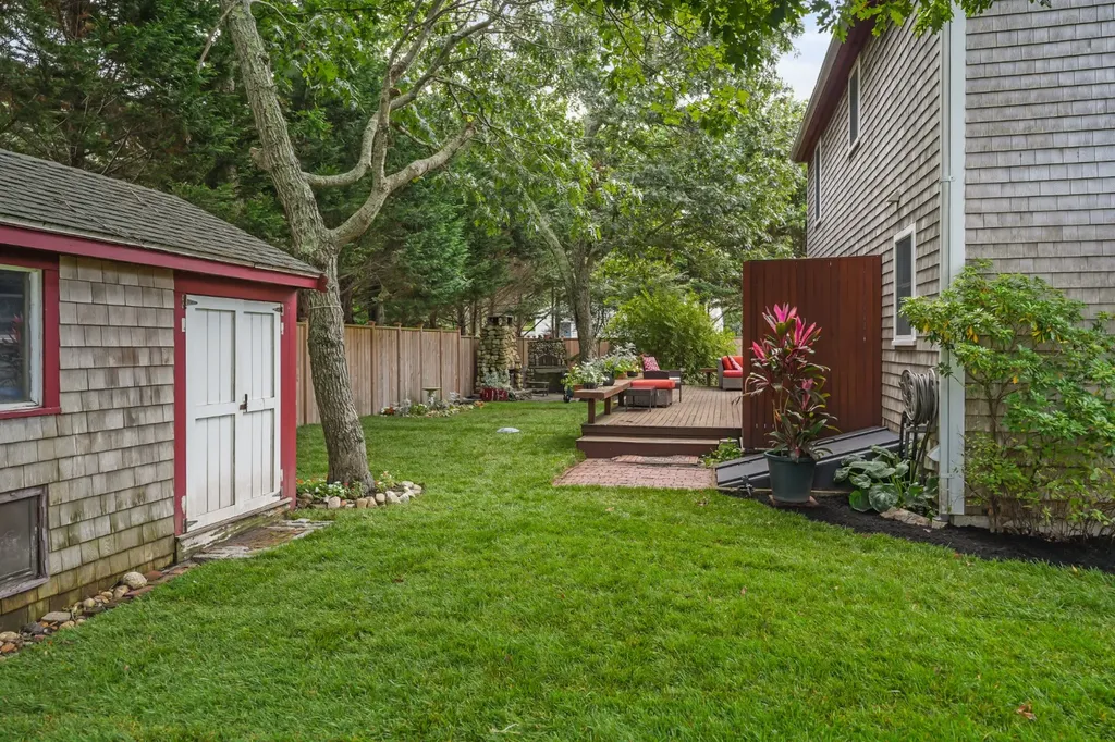 38 Rogers Way Oak Bluffs MA 02557