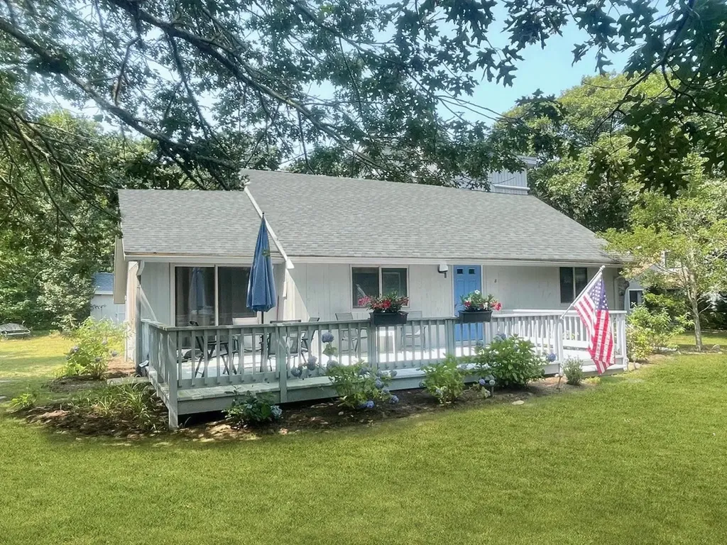 8 Court Street Edgartown MA 02539