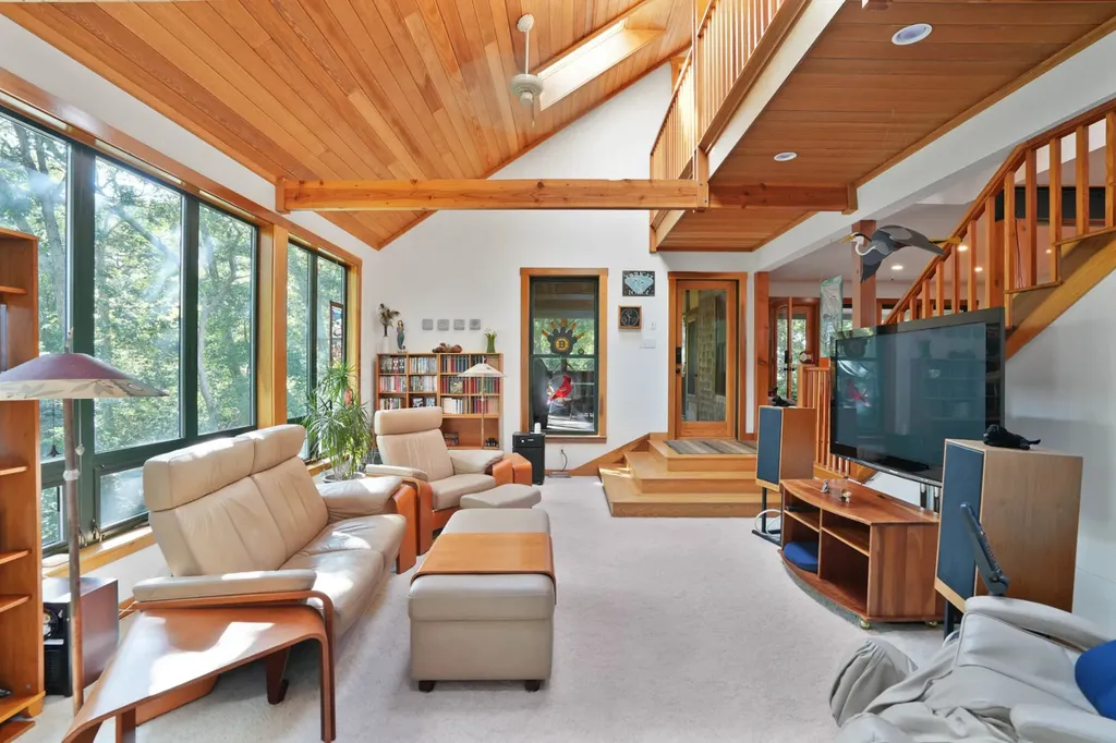 159 Lake Street Vineyard Haven MA 02568