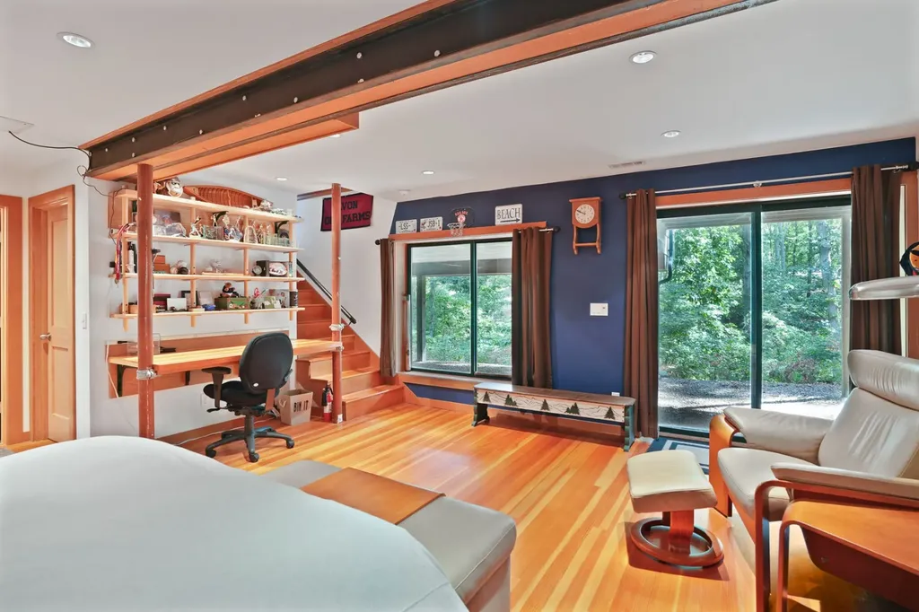 159 Lake Street Vineyard Haven MA 02568