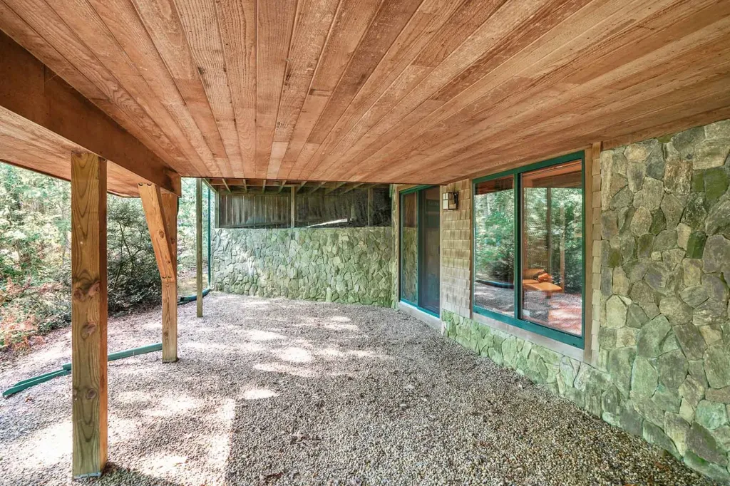 159 Lake Street Vineyard Haven MA 02568