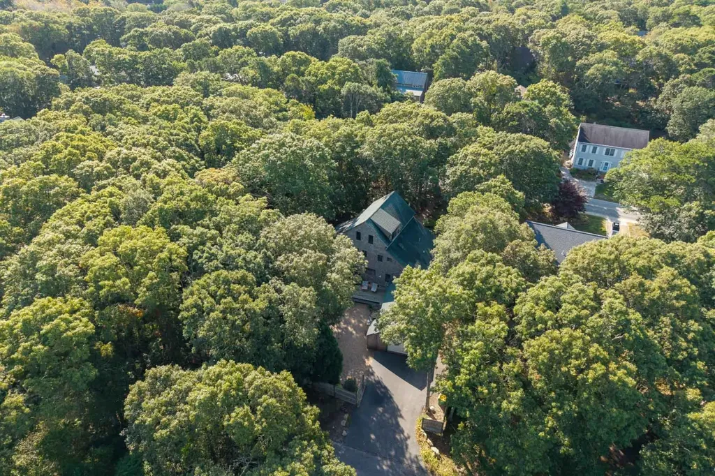 159 Lake Street Vineyard Haven MA 02568