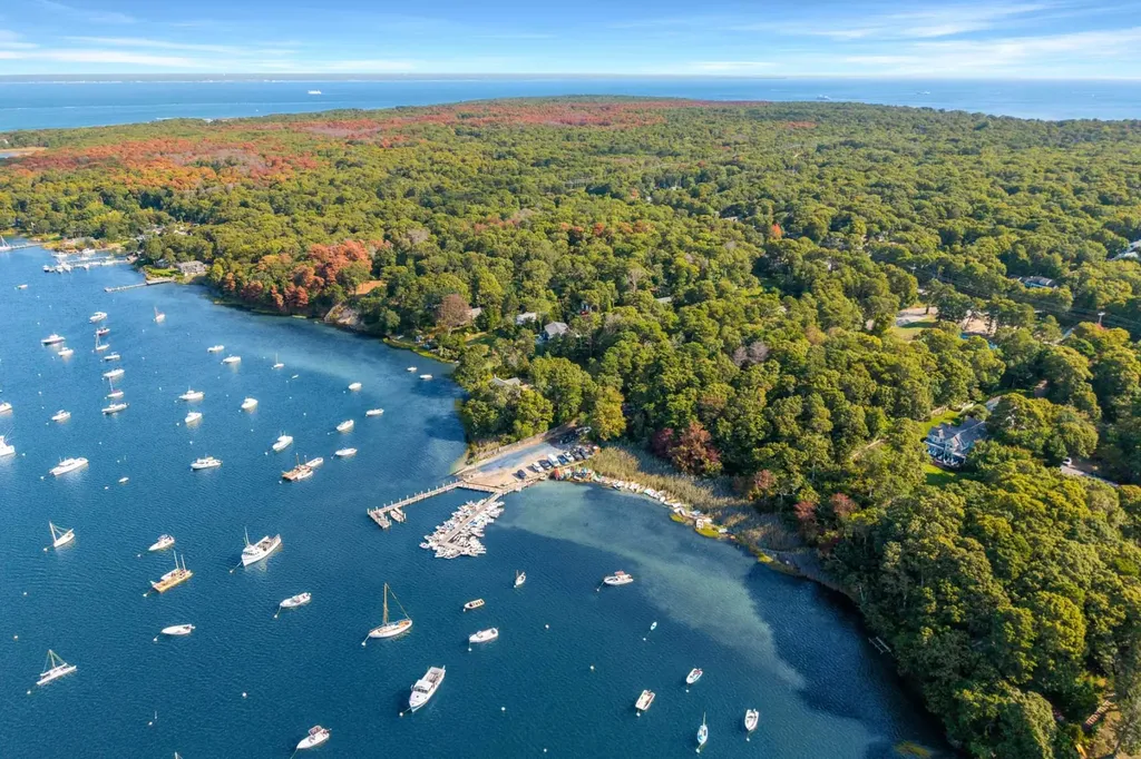 159 Lake Street Vineyard Haven MA 02568