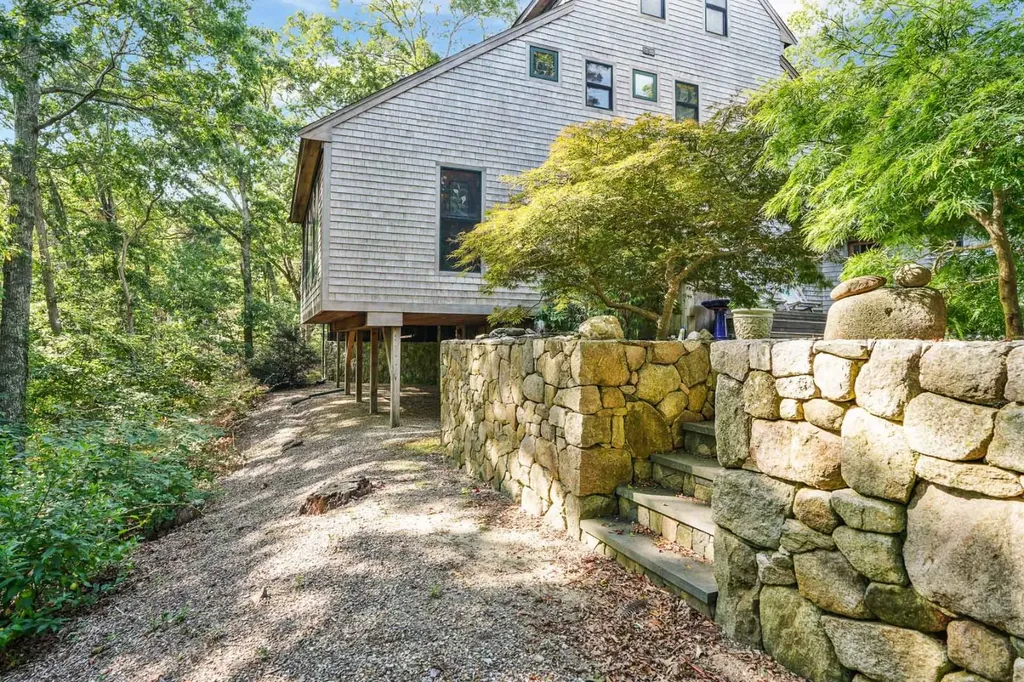 159 Lake Street Vineyard Haven MA 02568