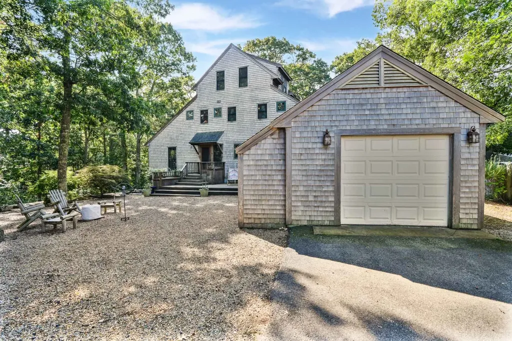 159 Lake Street Vineyard Haven MA 02568