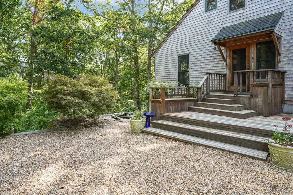 159 Lake Street Vineyard Haven MA 02568