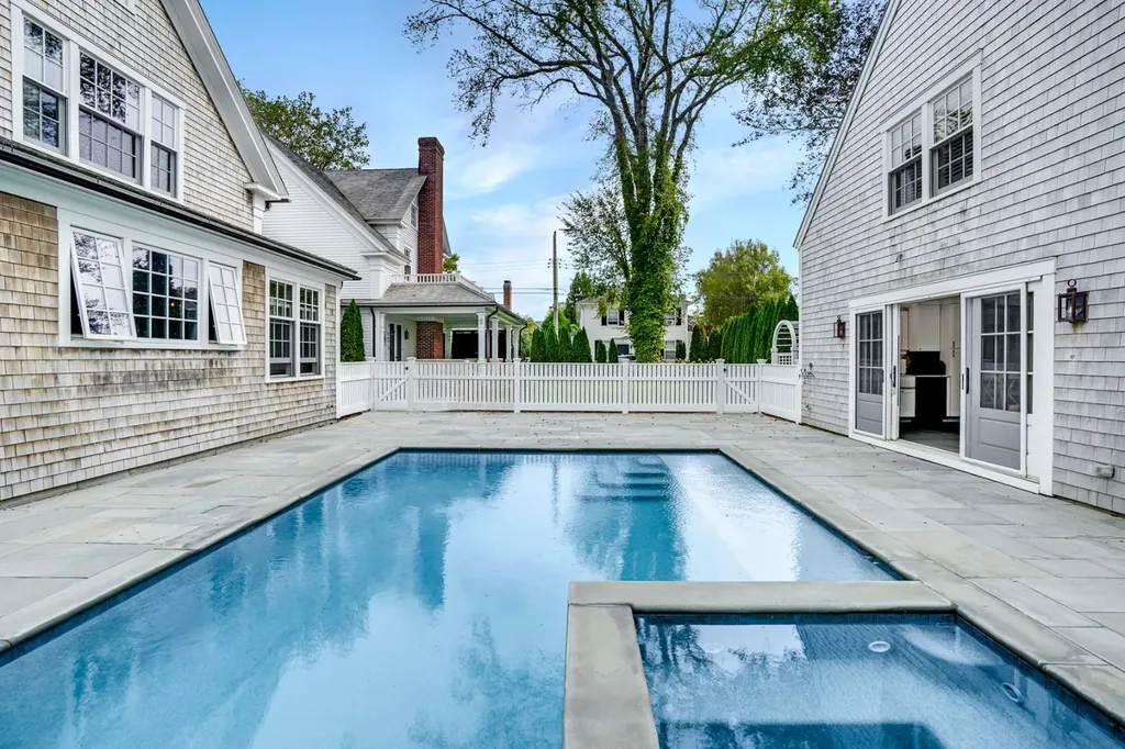 52 South Summer Street Edgartown MA 02539