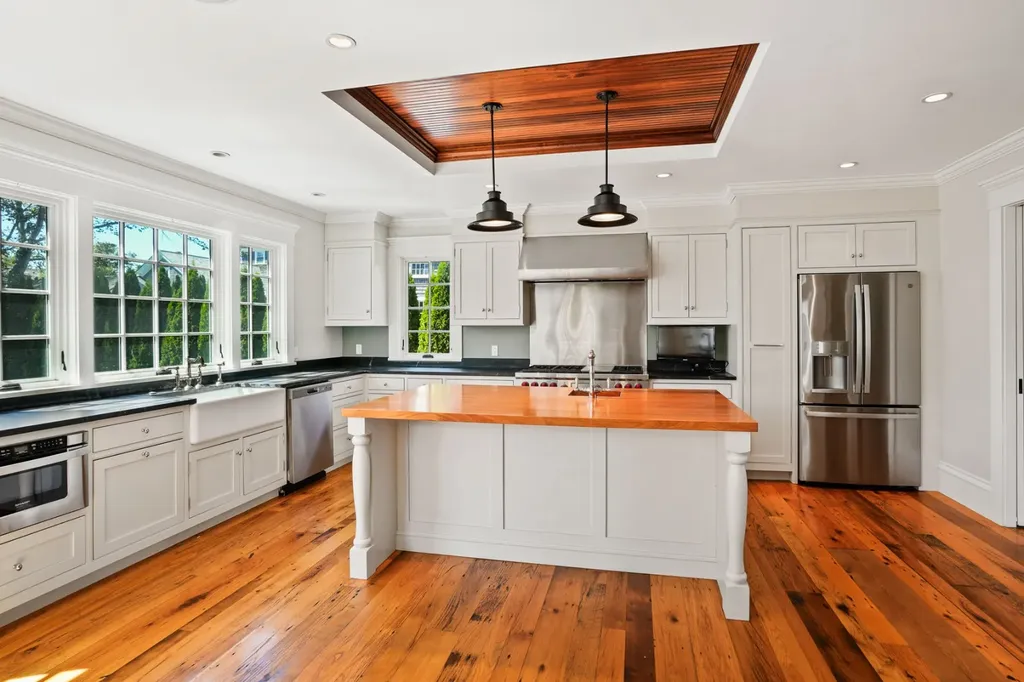 52 South Summer Street Edgartown MA 02539