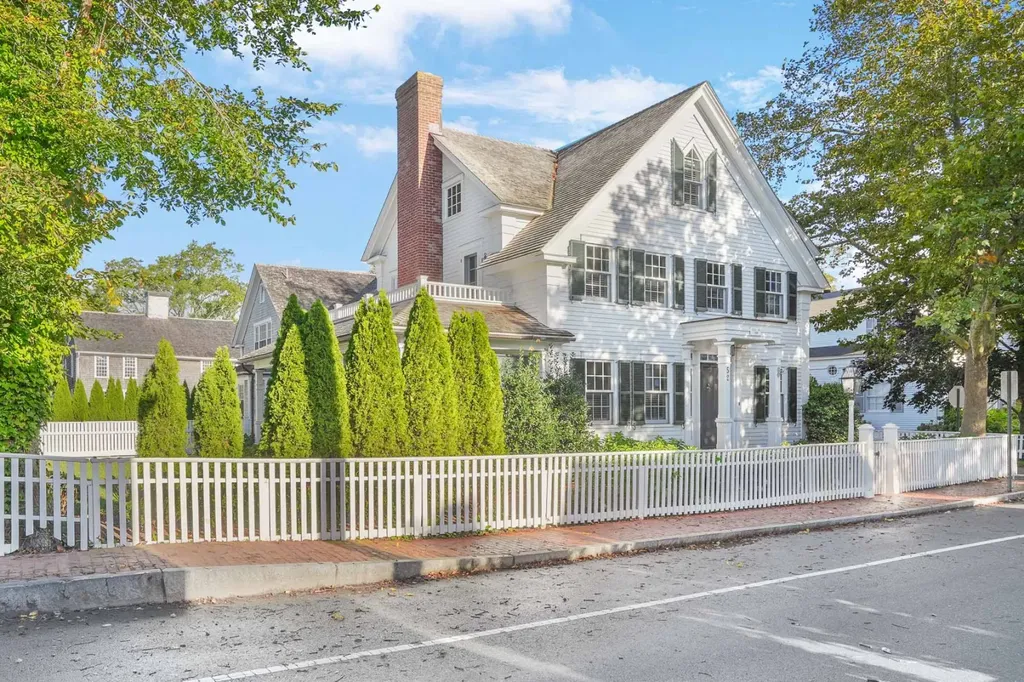 52 South Summer Street Edgartown MA 02539