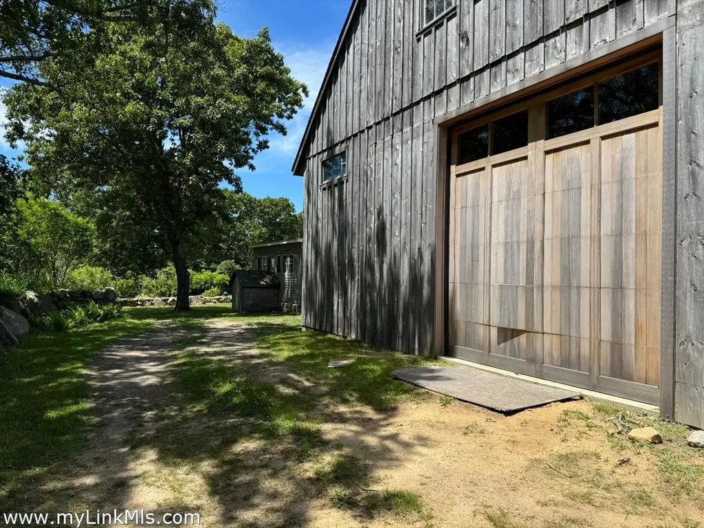9 Moshup Trail Aquinnah MA 02535