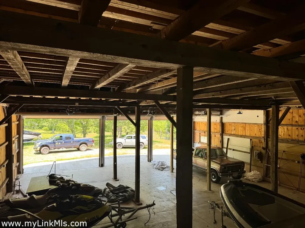 9 Moshup Trail Aquinnah MA 02535