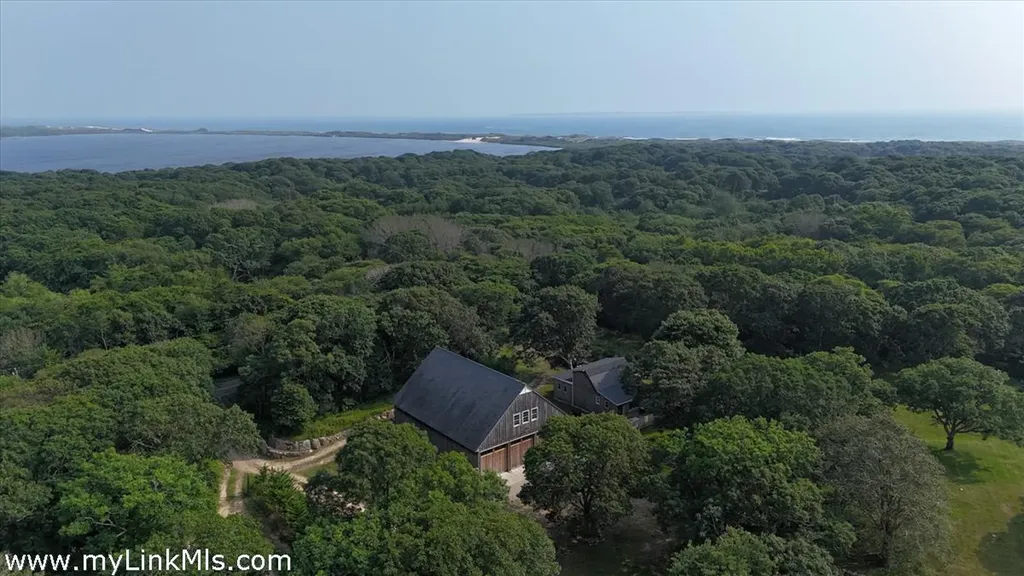9 Moshup Trail Aquinnah MA 02535