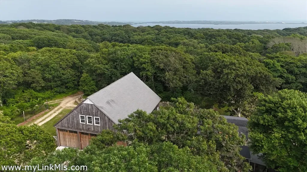 9 Moshup Trail Aquinnah MA 02535