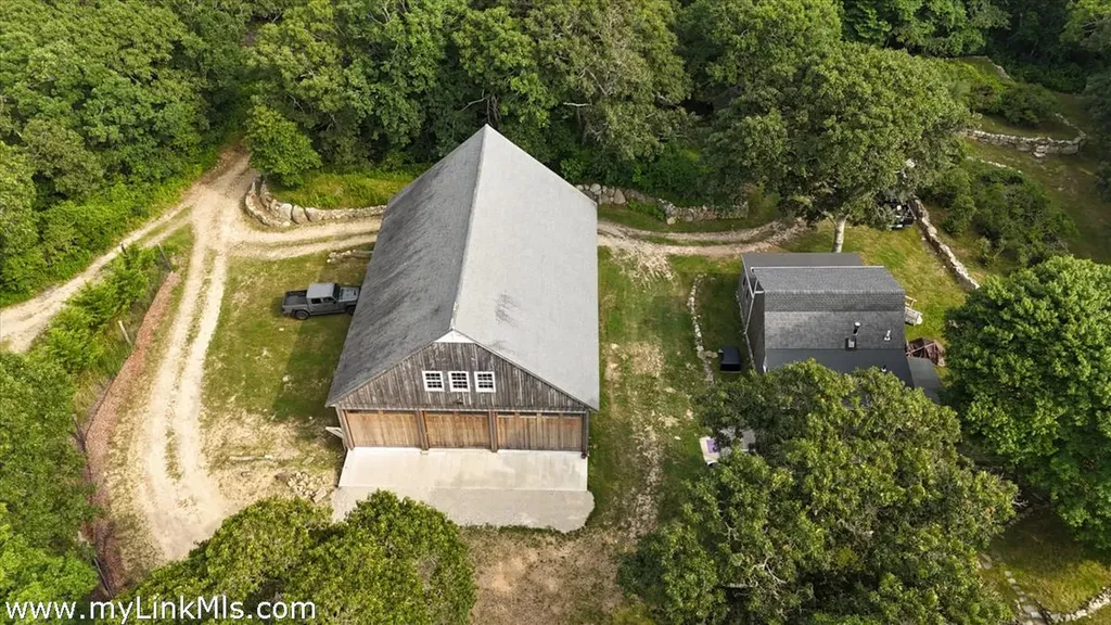 9 Moshup Trail Aquinnah MA 02535