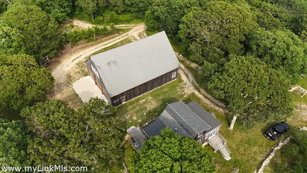 9 Moshup Trail Aquinnah MA 02535