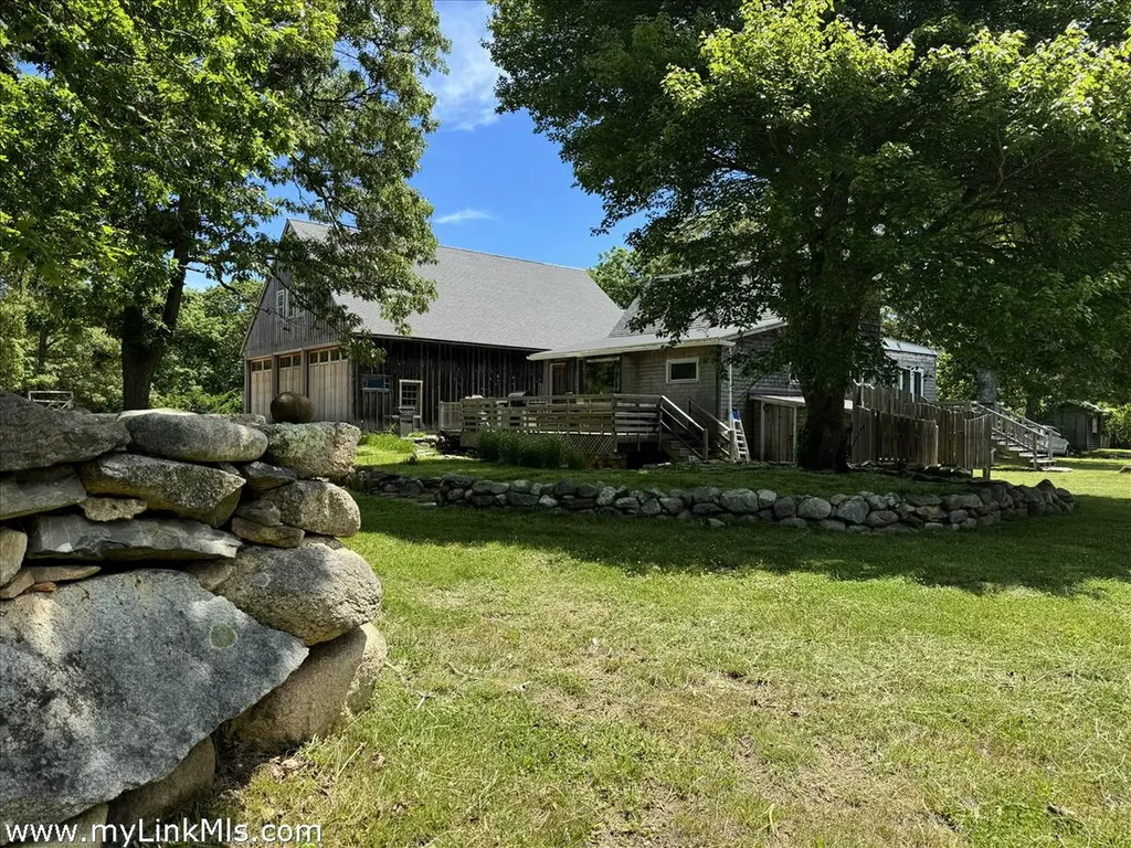 9 Moshup Trail Aquinnah MA 02535