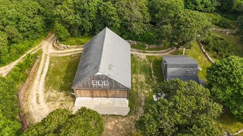 9 Moshup Trail Aquinnah MA 02535