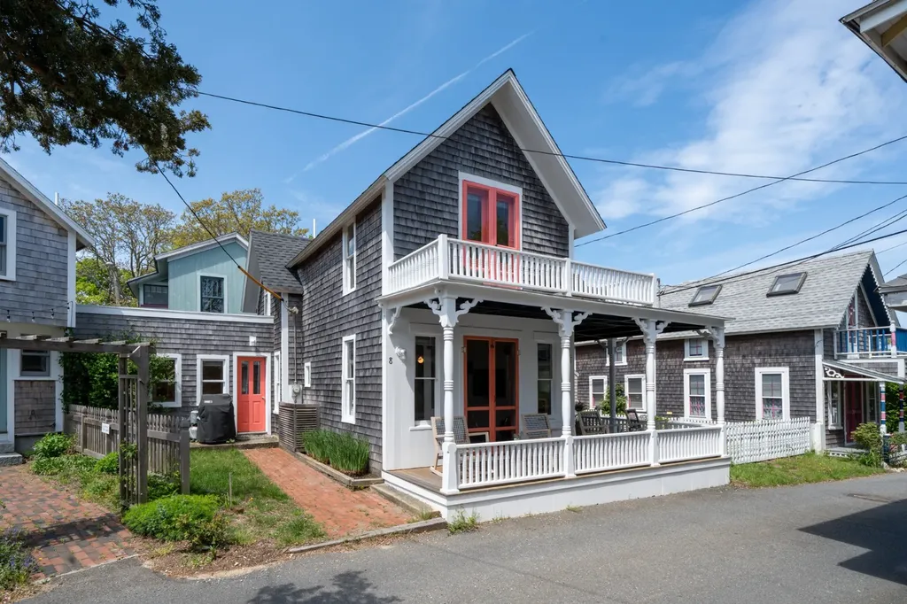 8 Rock Avenue Oak Bluffs MA 02557