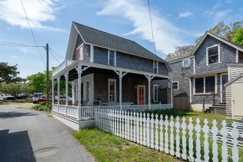 8 Rock Avenue Oak Bluffs MA 02557