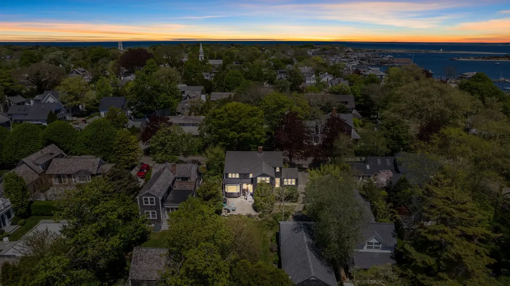 8 High Street Edgartown MA 02539