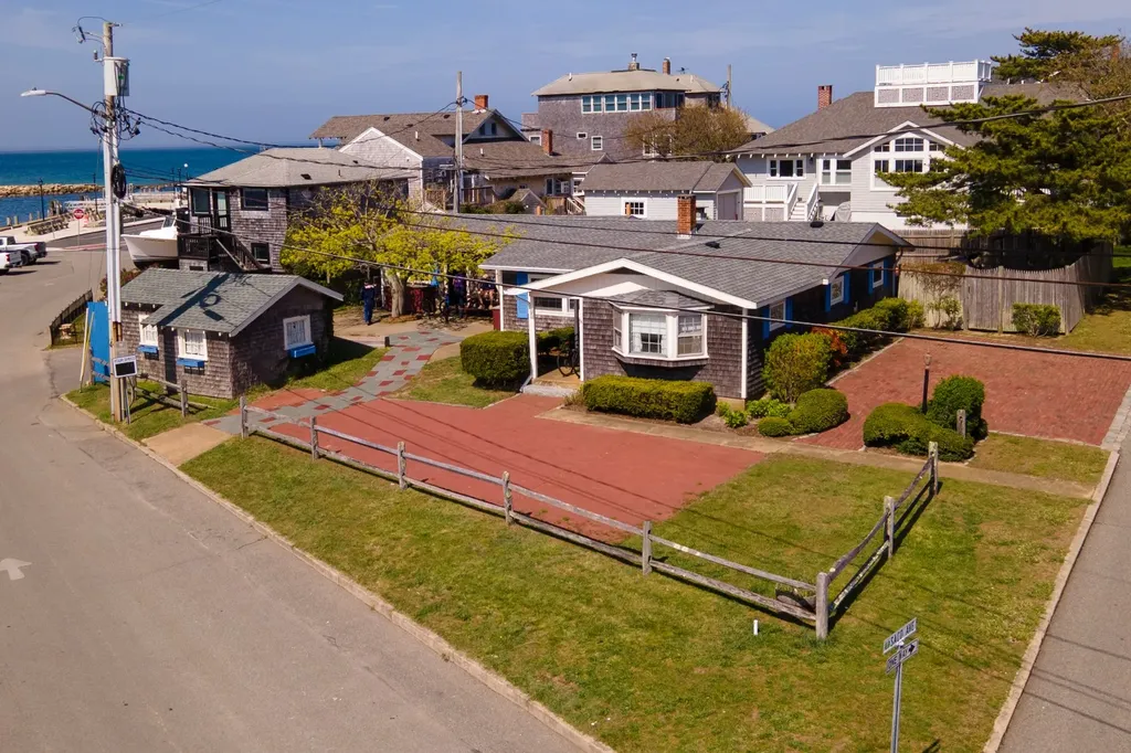 23 Circuit Avenue Extension Oak Bluffs MA 02557
