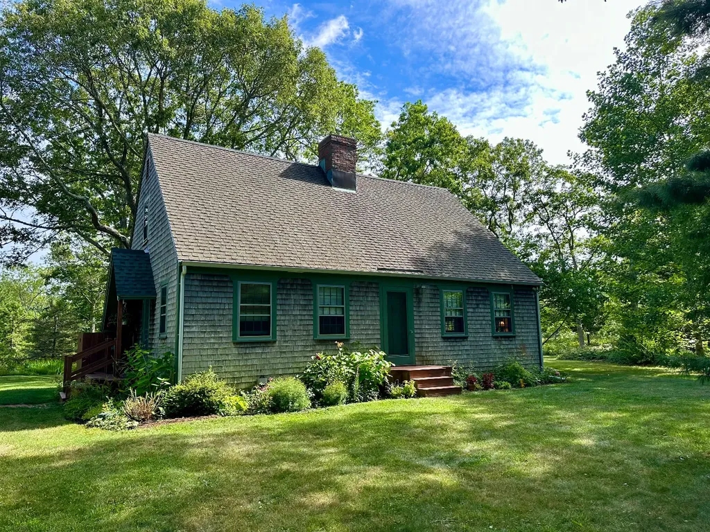 32 Machipscat Trail West Tisbury MA 02575