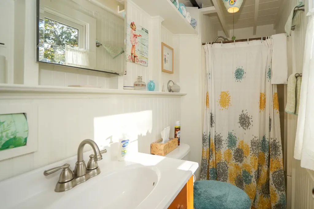 17 Siloam Avenue Oak Bluffs MA 02557