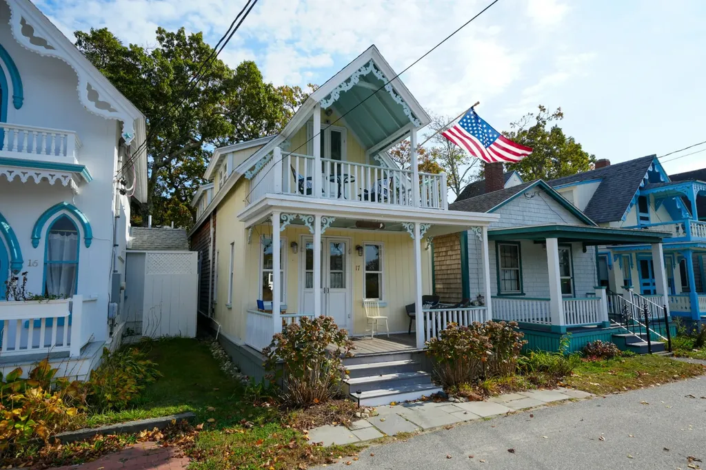 17 Siloam Avenue Oak Bluffs MA 02557