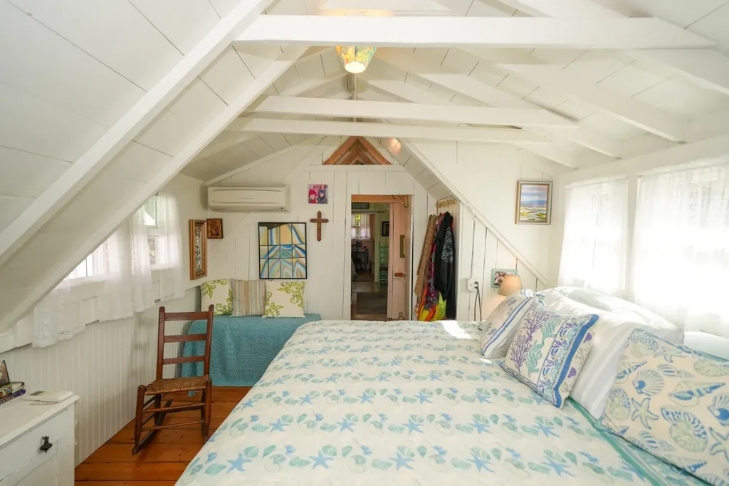 17 Siloam Avenue Oak Bluffs MA 02557