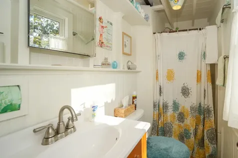 17 Siloam Avenue Oak Bluffs MA 02557