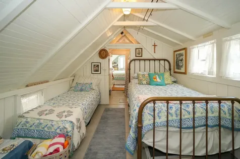 17 Siloam Avenue Oak Bluffs MA 02557