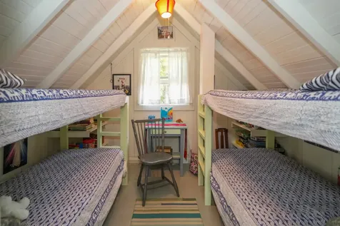 17 Siloam Avenue Oak Bluffs MA 02557