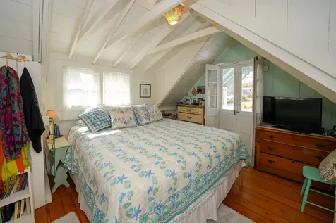 17 Siloam Avenue Oak Bluffs MA 02557