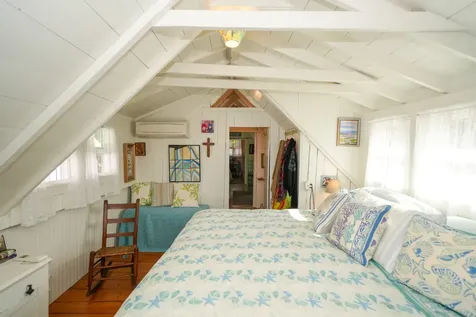 17 Siloam Avenue Oak Bluffs MA 02557