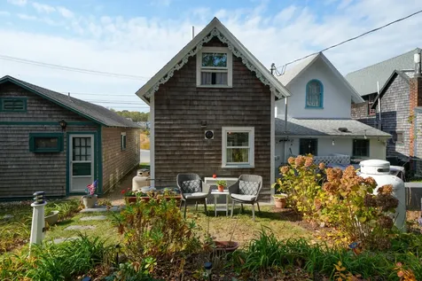 17 Siloam Avenue Oak Bluffs MA 02557