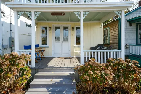 17 Siloam Avenue Oak Bluffs MA 02557