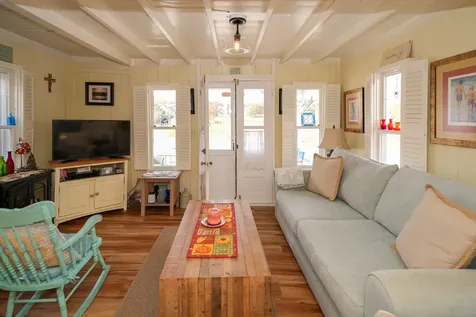 17 Siloam Avenue Oak Bluffs MA 02557